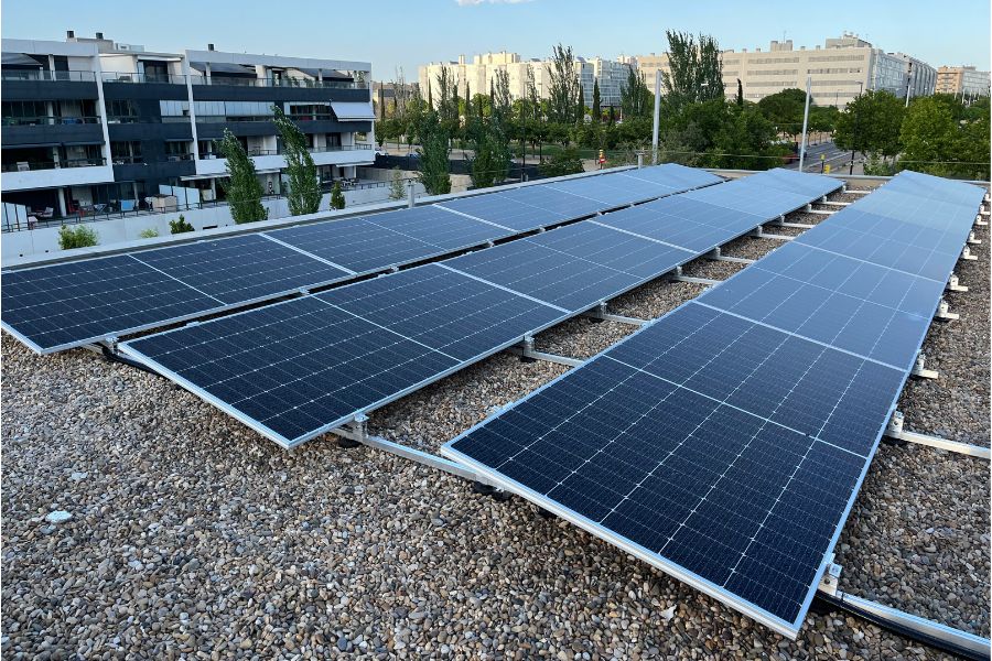 la-residencia-santa-barbara-fundaz-apuesta-por-la-sostenibilidad-con-la-instalacion-de-placas-solares